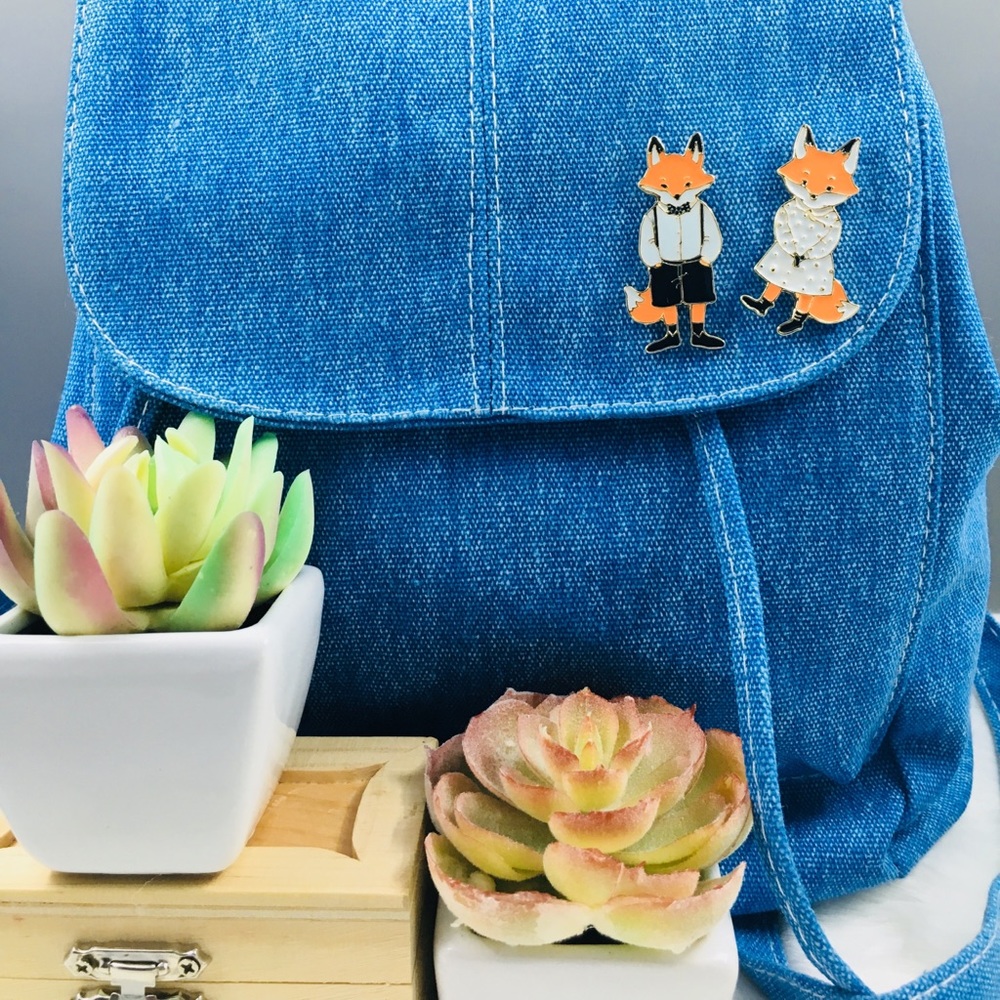 力Mr. & Mrs Fox Pins Set力 - Picture 5 of 7